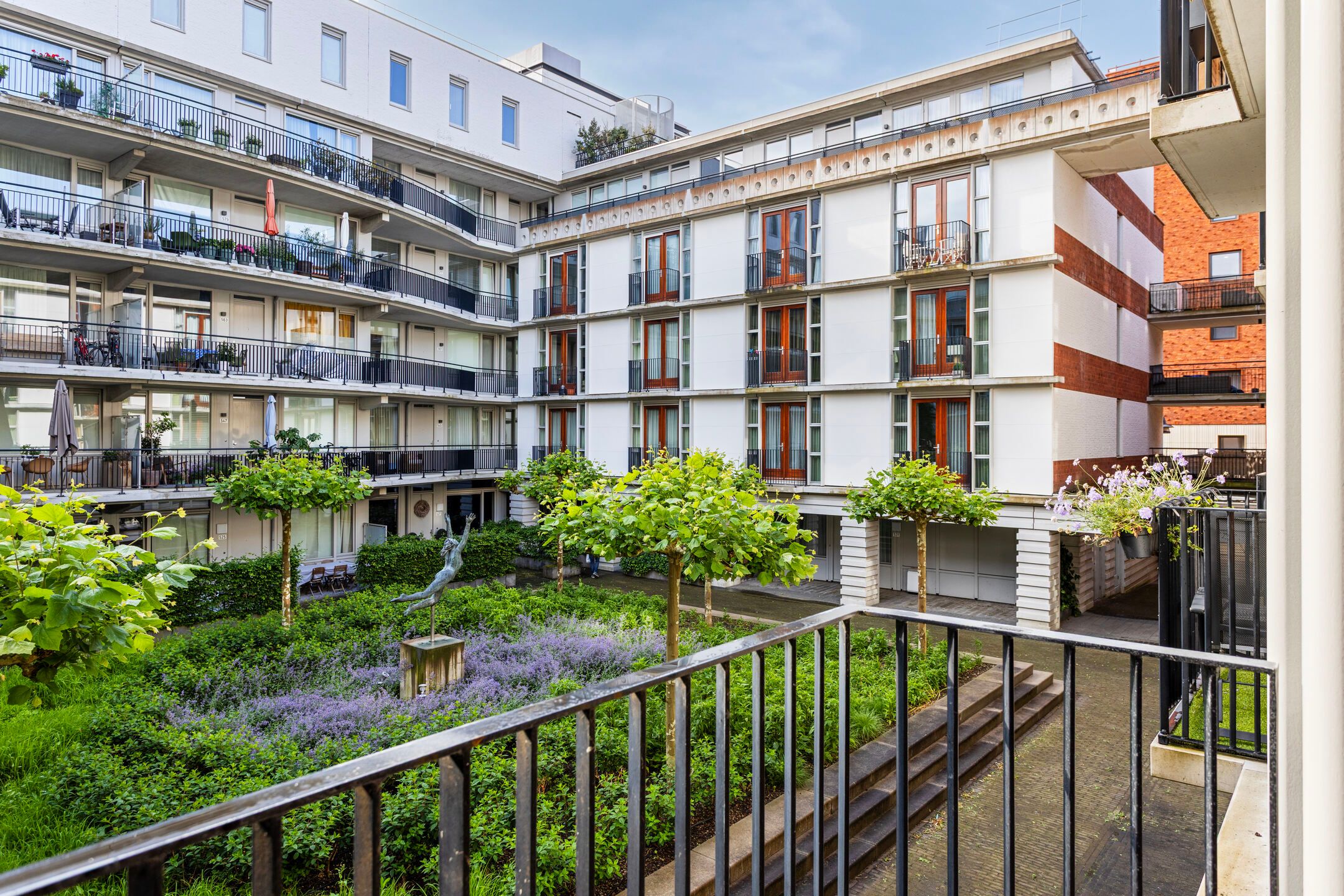 Light 2-Room Apartment with Private Parking in Sought-After Paleiskwartier — 12
