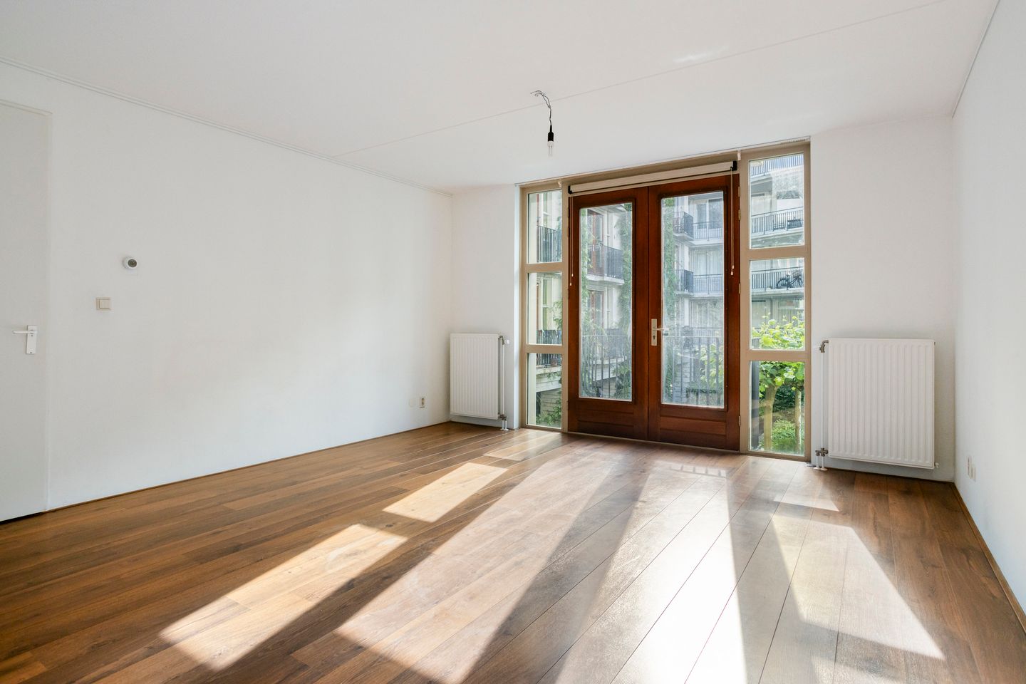 Light 2-Room Apartment with Private Parking in Sought-After Paleiskwartier — 10