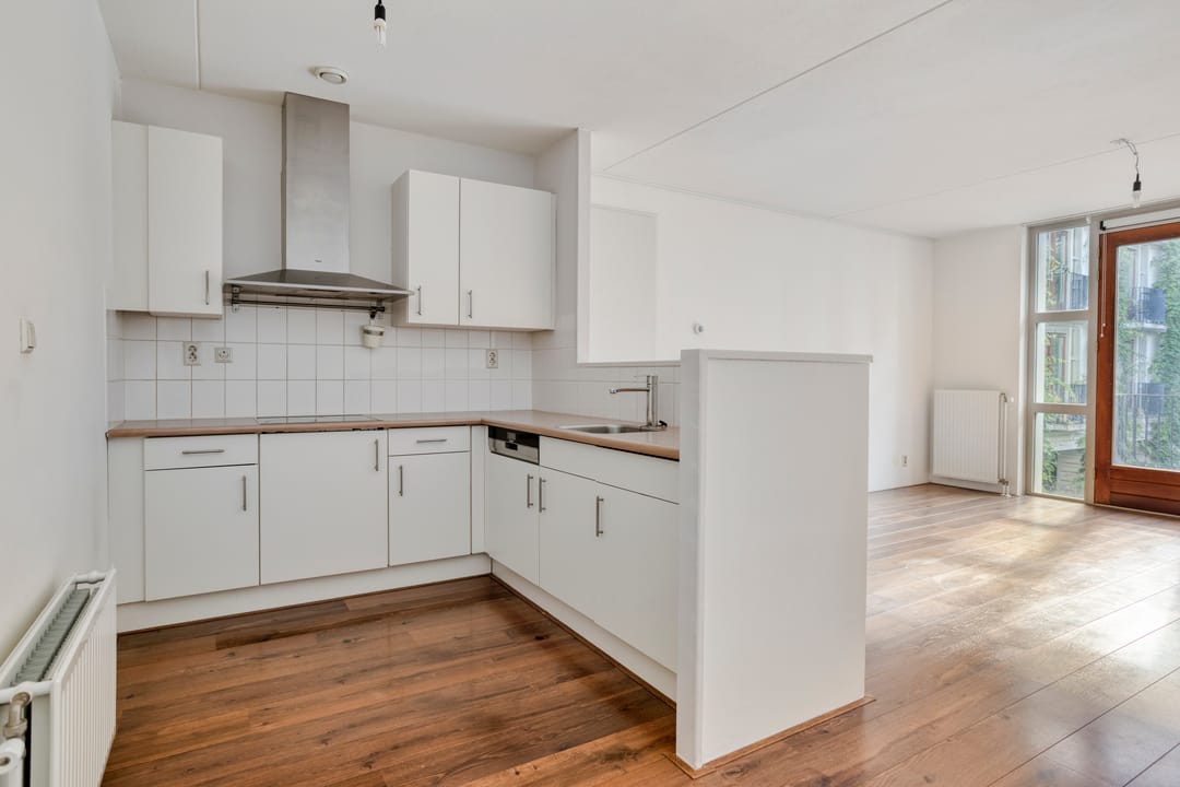 Light 2-Room Apartment with Private Parking in Sought-After Paleiskwartier — 8