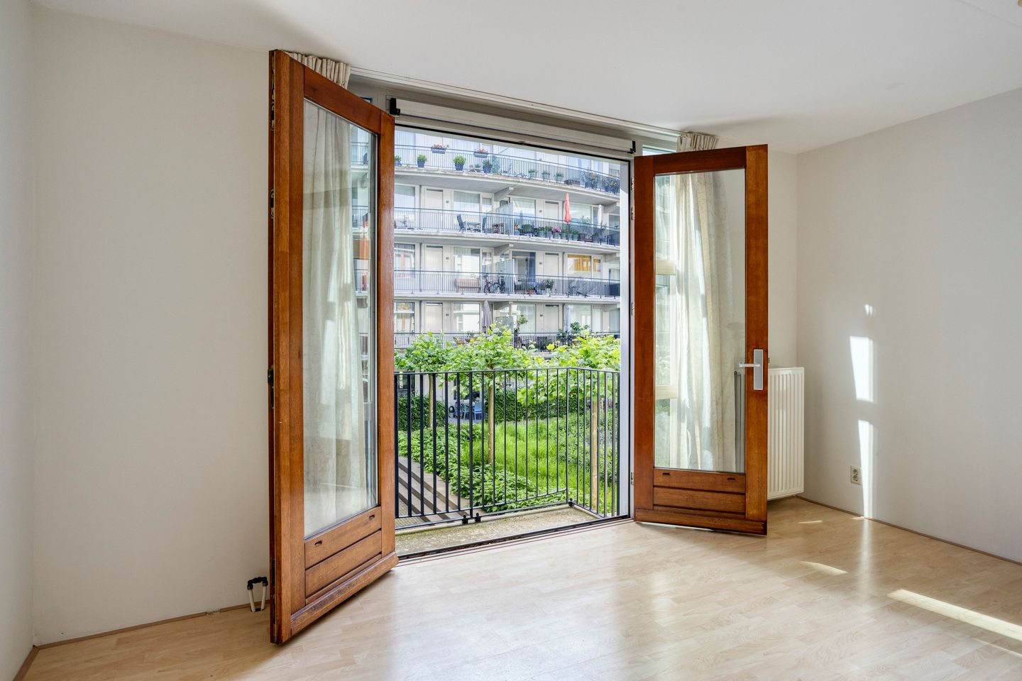 Light 2-Room Apartment with Private Parking in Sought-After Paleiskwartier — 14