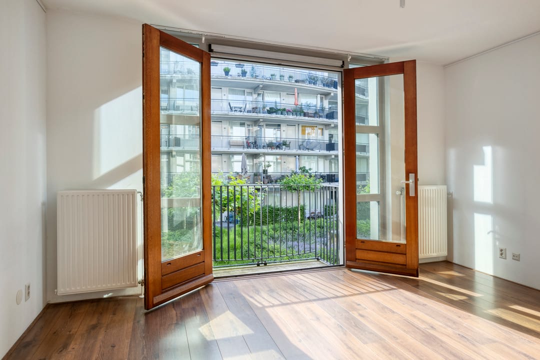 Light 2-Room Apartment with Private Parking in Sought-After Paleiskwartier — 11