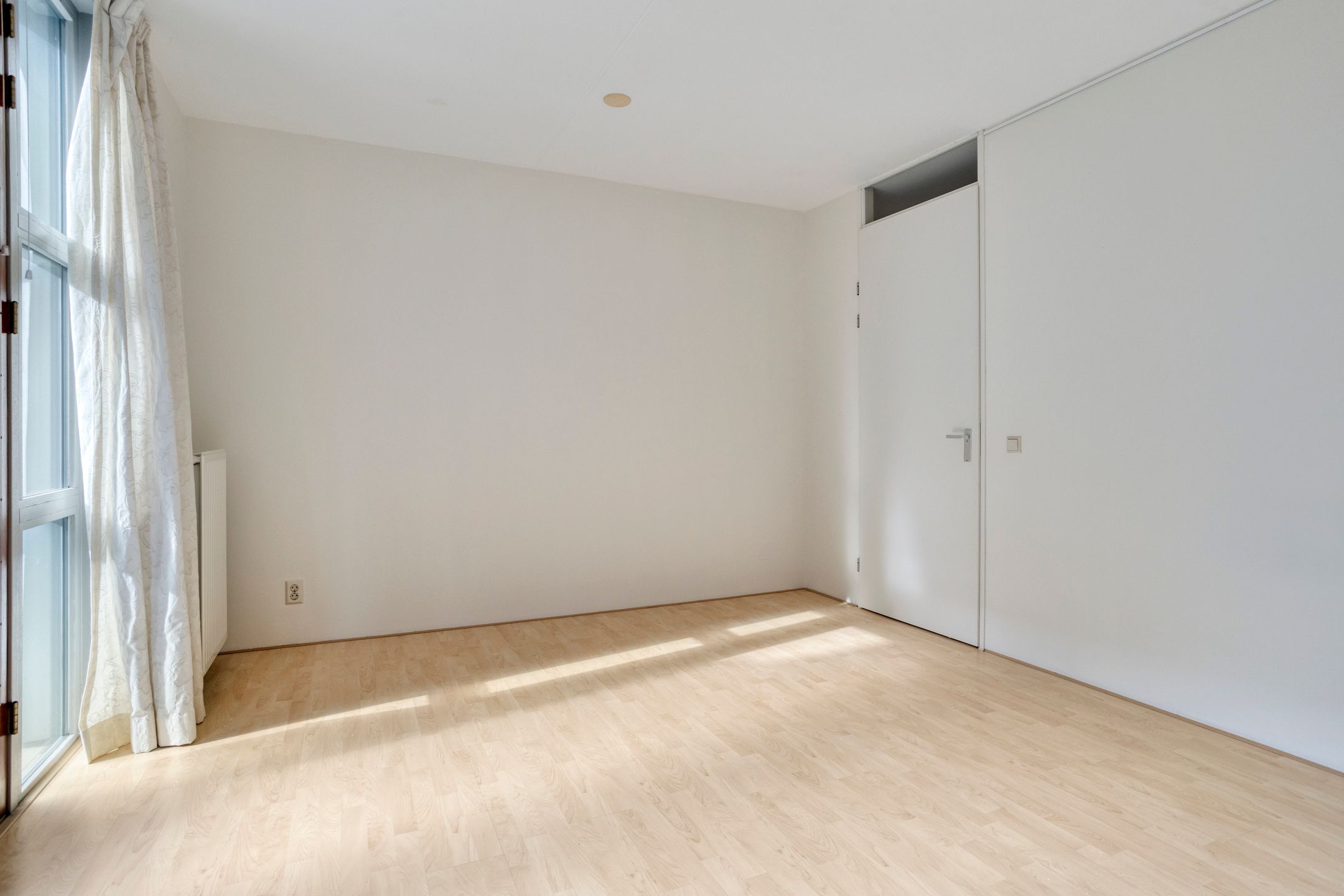 Light 2-Room Apartment with Private Parking in Sought-After Paleiskwartier — 15