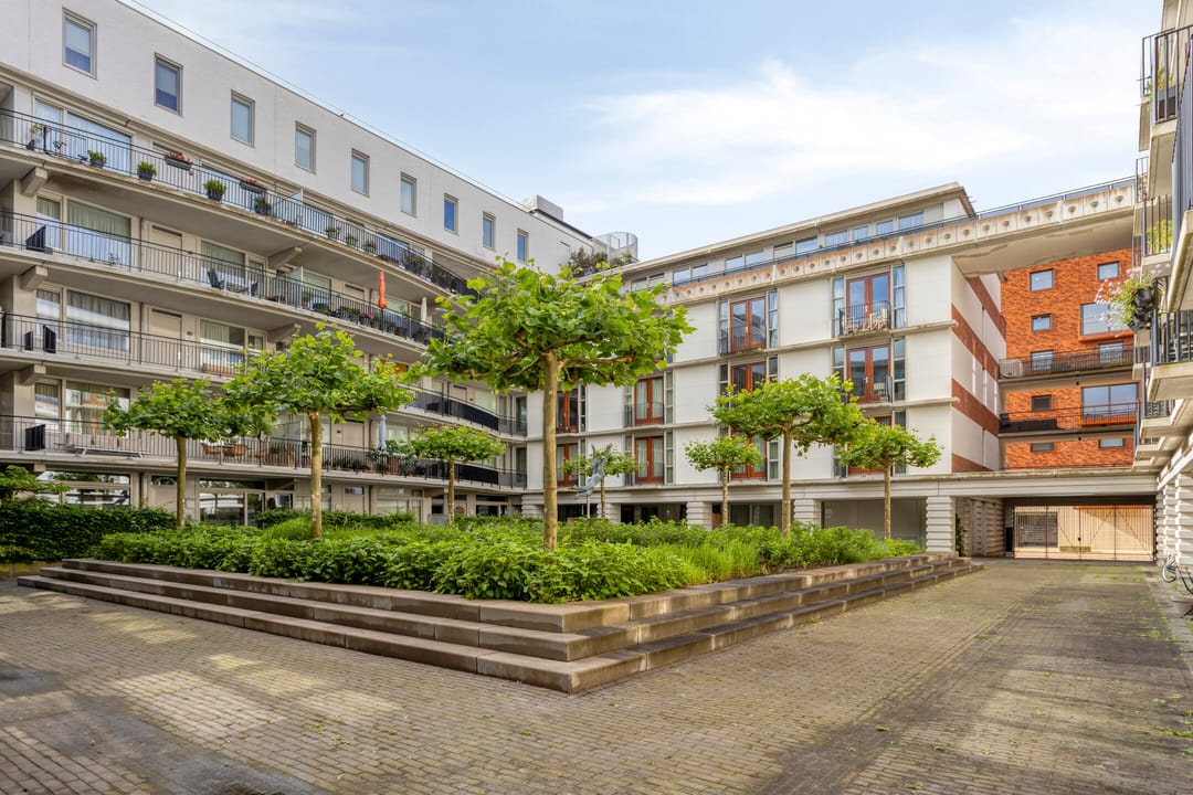 Light 2-Room Apartment with Private Parking in Sought-After Paleiskwartier — 22