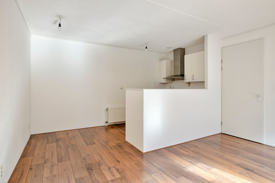Light 2-Room Apartment with Private Parking in Sought-After Paleiskwartier — 7