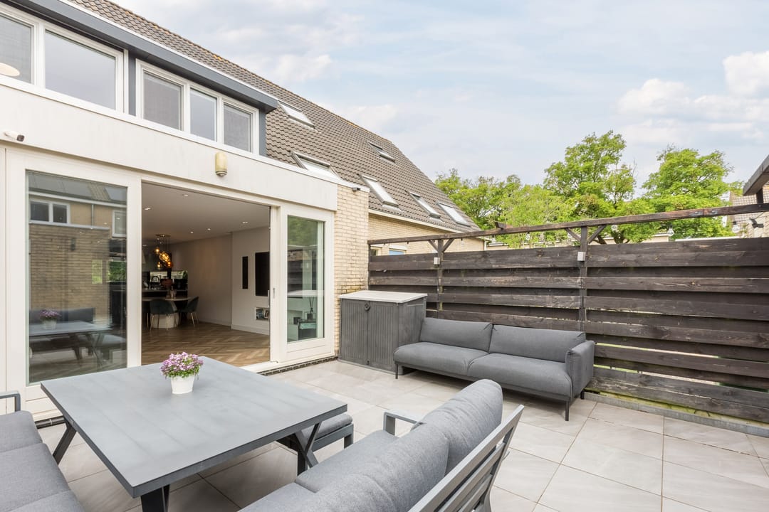 Spacious Renovated Family Home in Green and Child-Friendly Middenhoven — 31