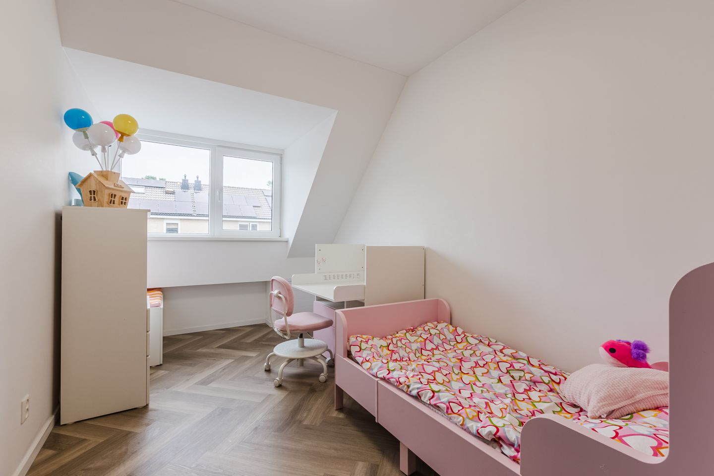 Spacious Renovated Family Home in Green and Child-Friendly Middenhoven — 20