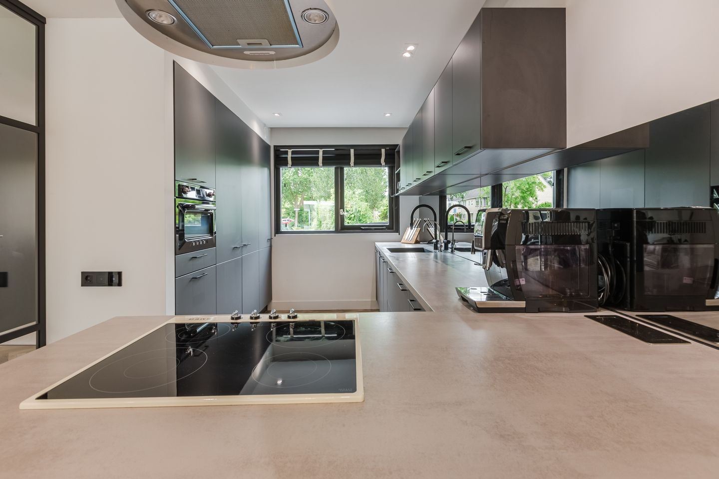 Spacious Renovated Family Home in Green and Child-Friendly Middenhoven — 10