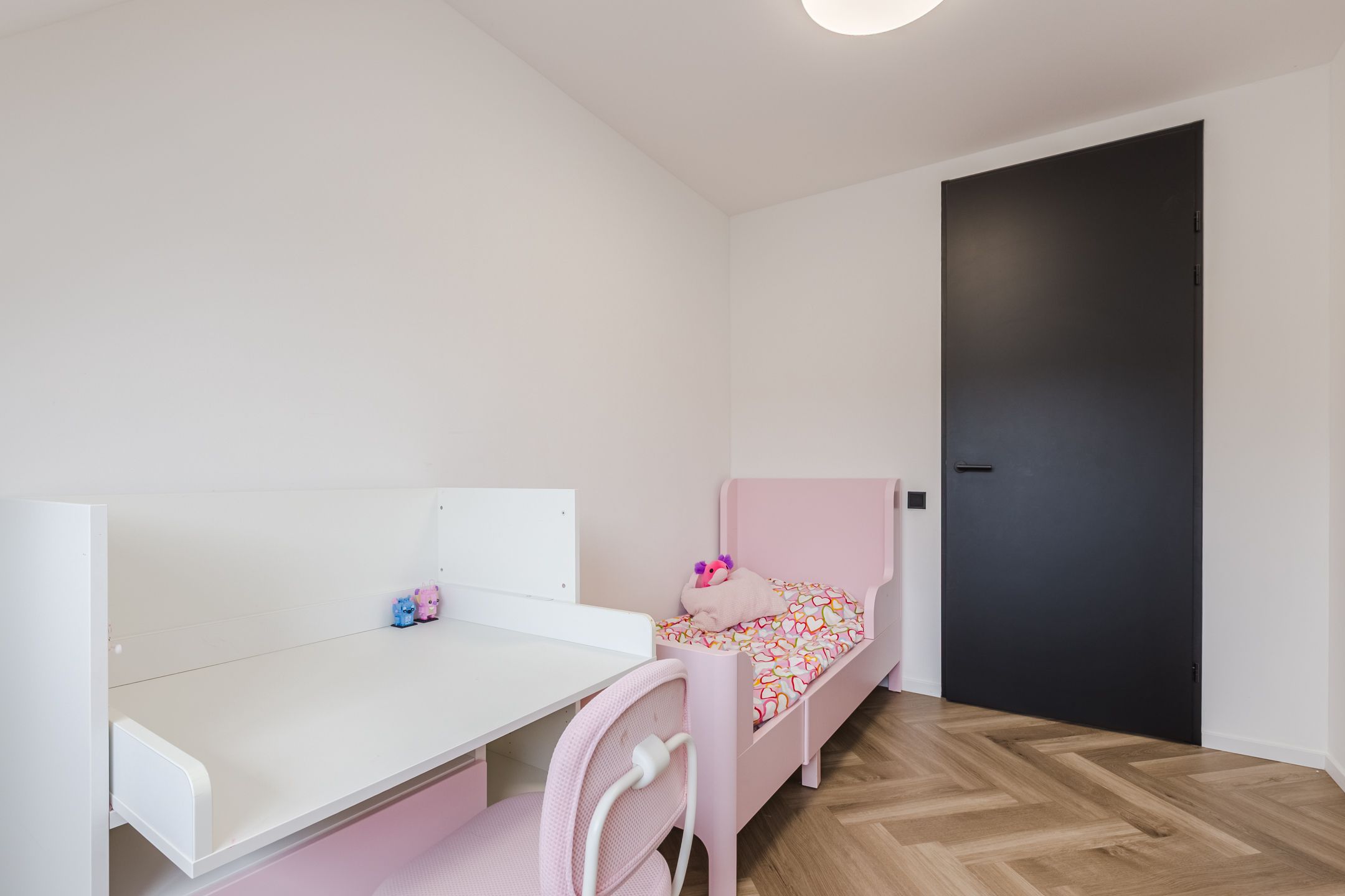 Spacious Renovated Family Home in Green and Child-Friendly Middenhoven — 21