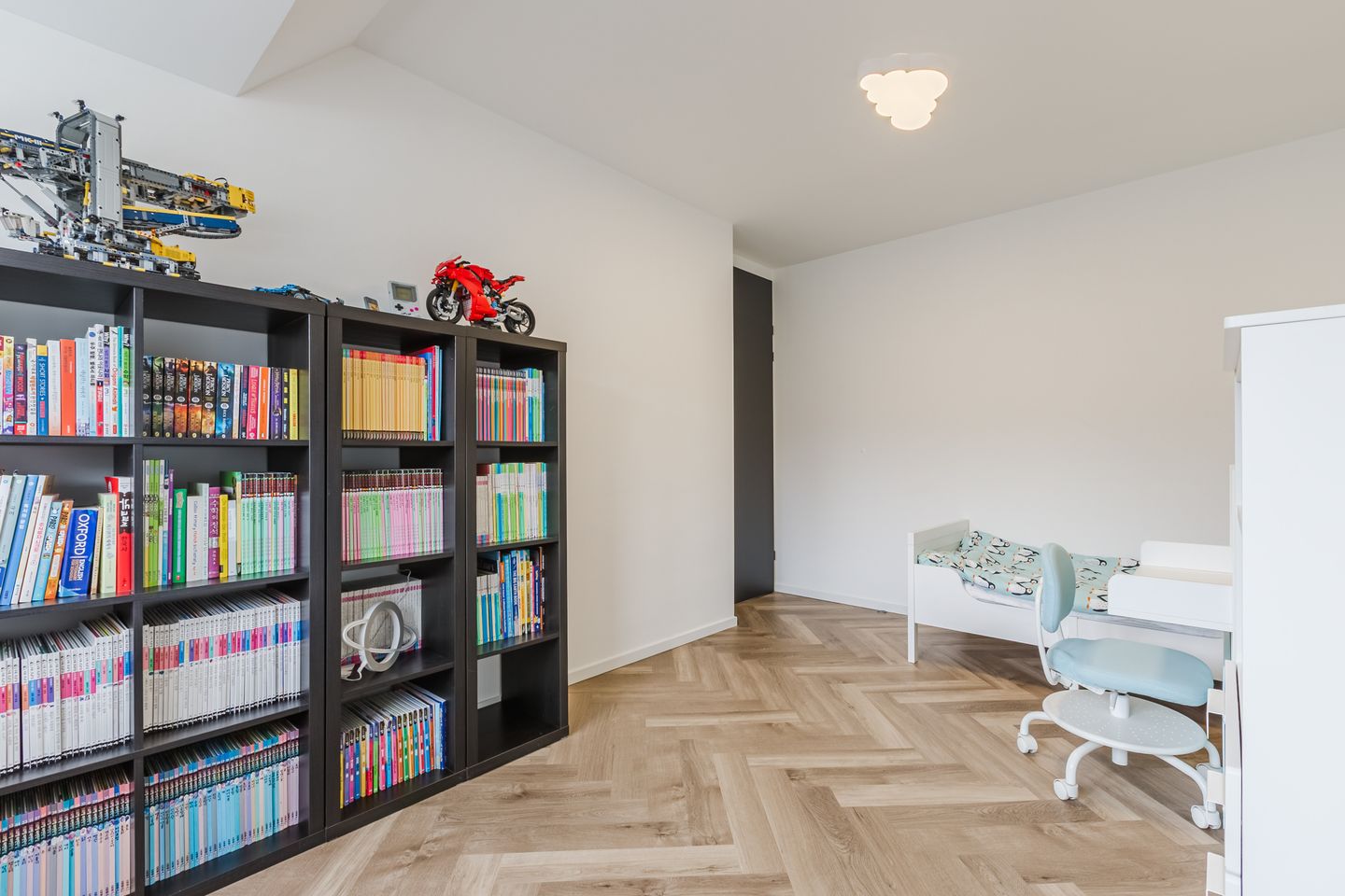 Spacious Renovated Family Home in Green and Child-Friendly Middenhoven — 19