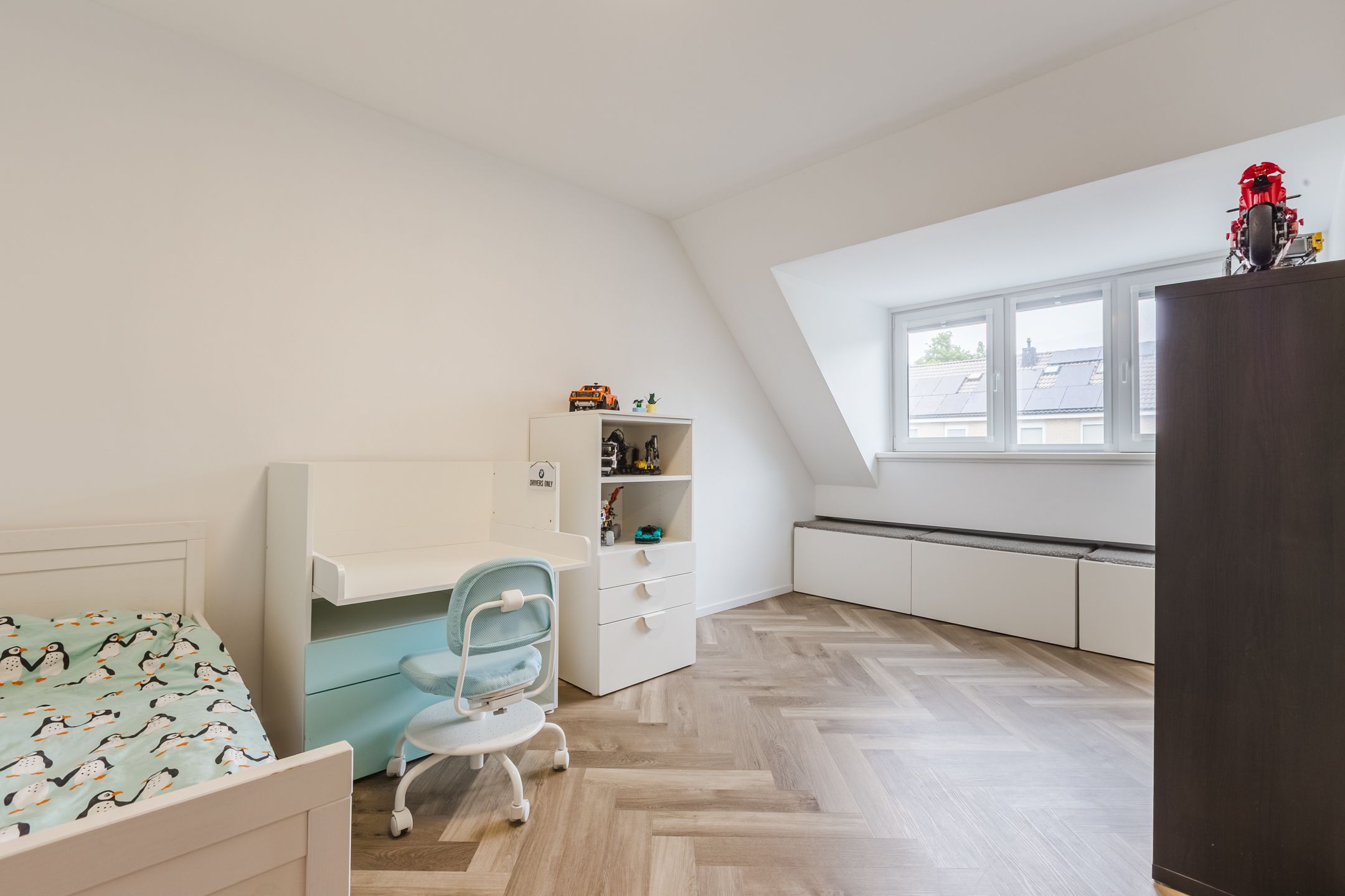 Spacious Renovated Family Home in Green and Child-Friendly Middenhoven — 18