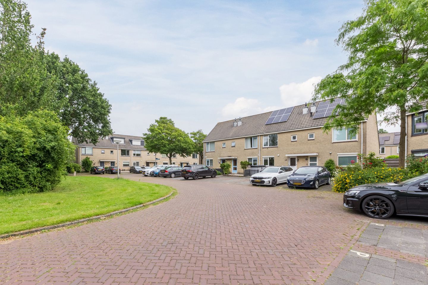 Spacious Renovated Family Home in Green and Child-Friendly Middenhoven — 34