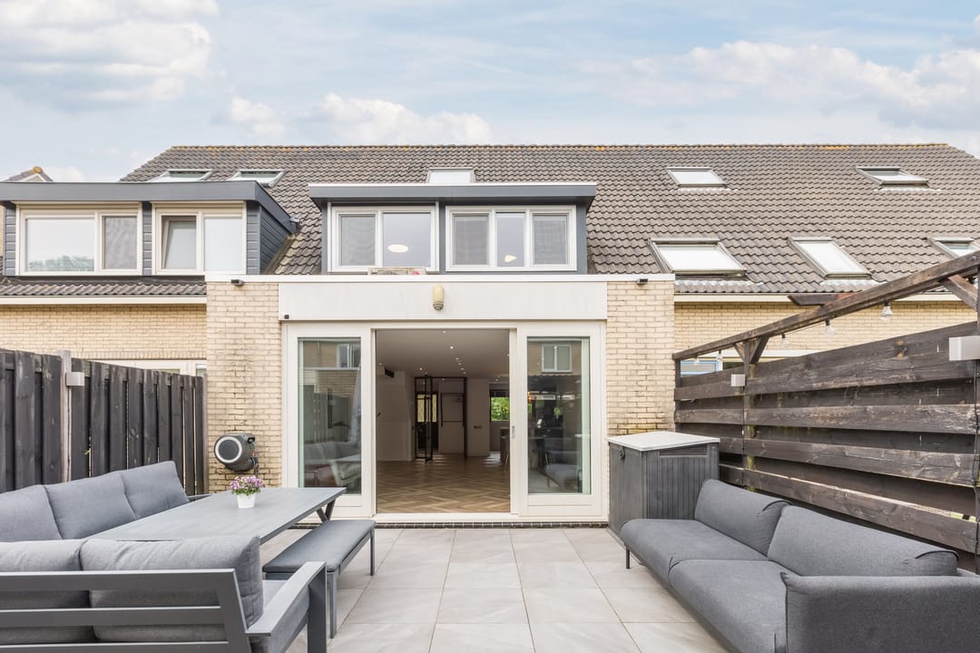 Spacious Renovated Family Home in Green and Child-Friendly Middenhoven — 32