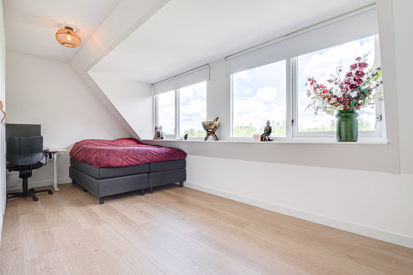Spacious and Move-in Ready Semi-Detached Home with Free Views in Waarland — 25