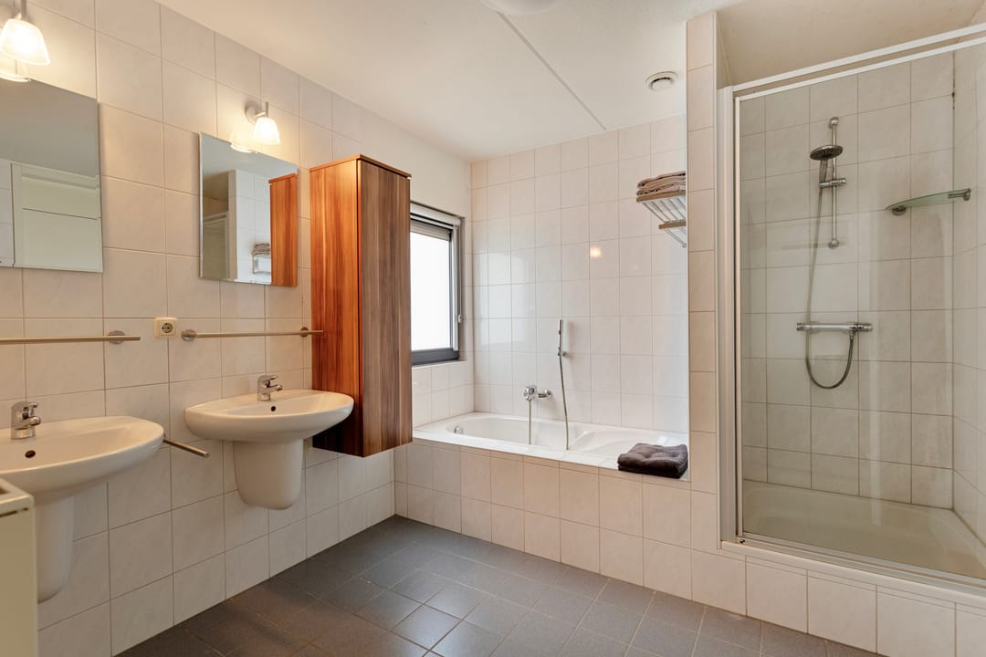 Spacious Townhouse with Garage and West-Facing Garden in Vroendaal — 28