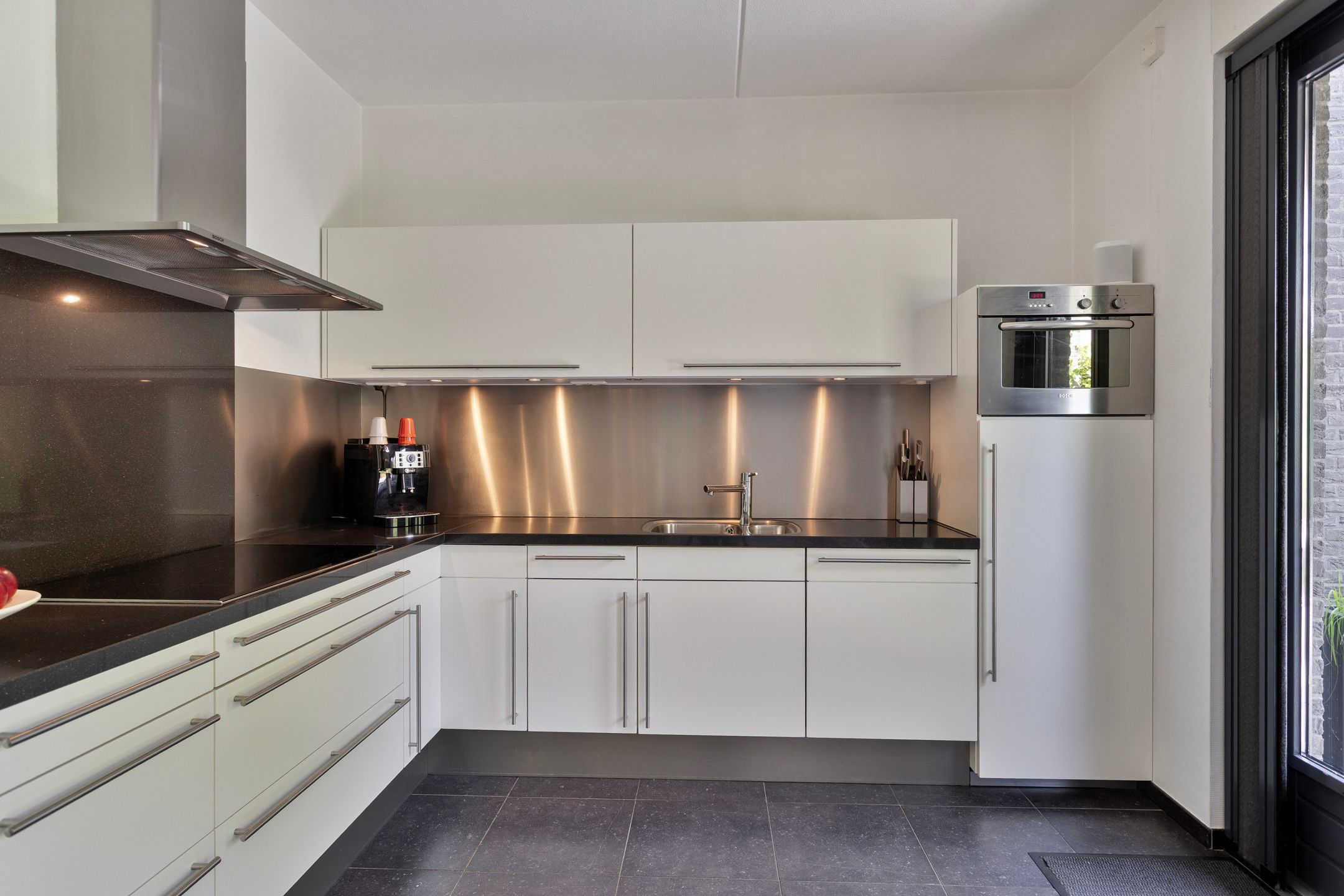 Spacious Townhouse with Garage and West-Facing Garden in Vroendaal — 18