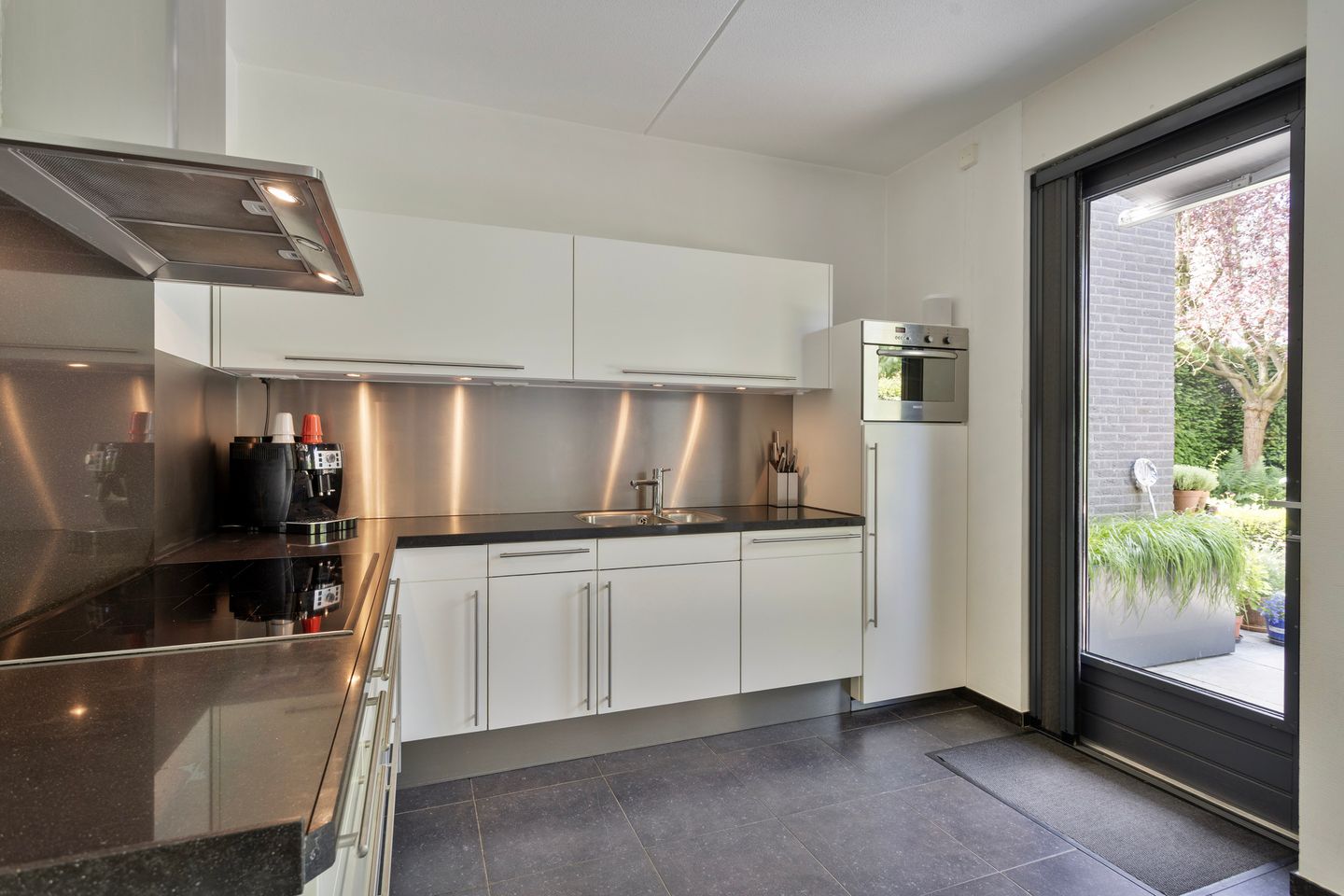Spacious Townhouse with Garage and West-Facing Garden in Vroendaal — 20