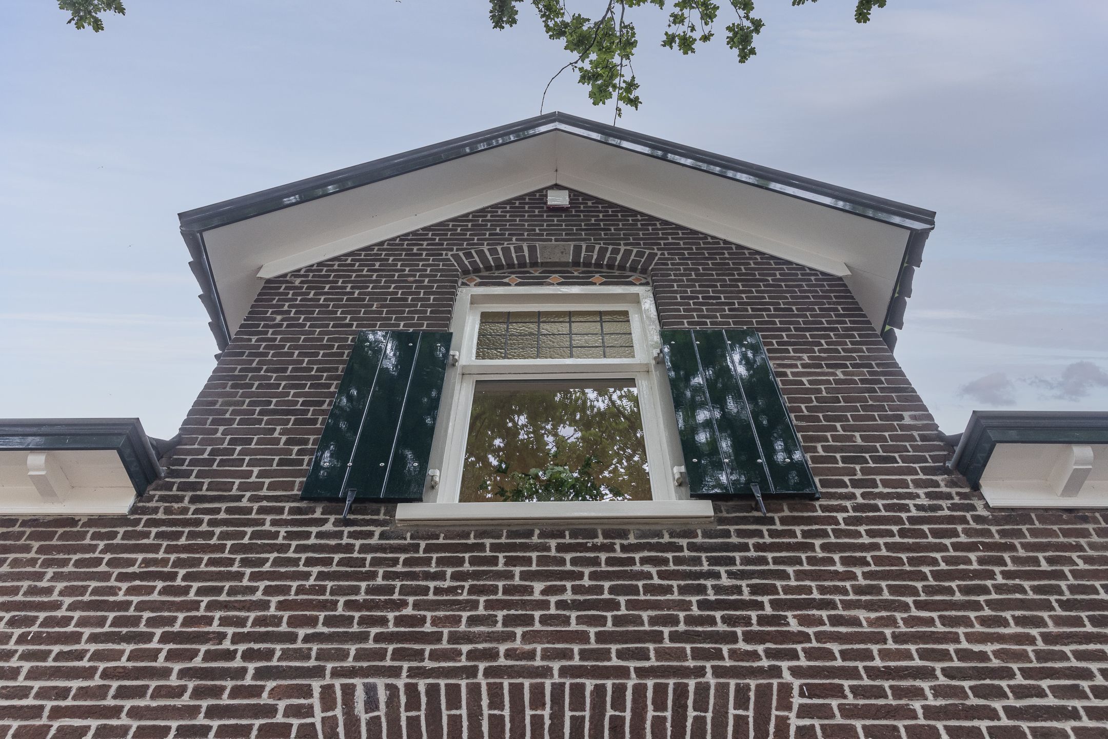 Completely Renovated Monumental Mansion with Two Independent Outbuildings in Forested Surroundings — 9