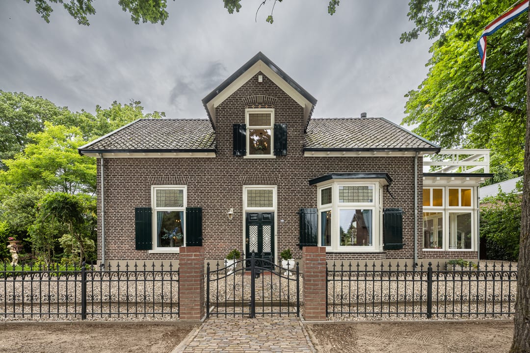Completely Renovated Monumental Mansion with Two Independent Outbuildings in Forested Surroundings — 7