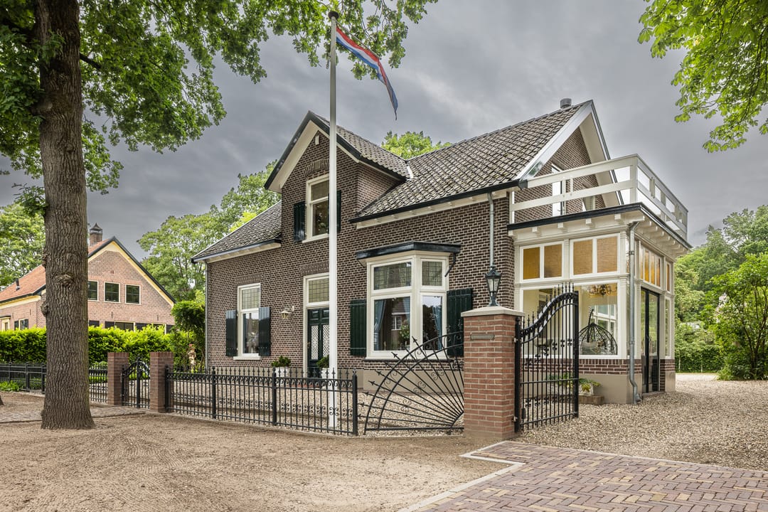 Completely Renovated Monumental Mansion with Two Independent Outbuildings in Forested Surroundings — 86