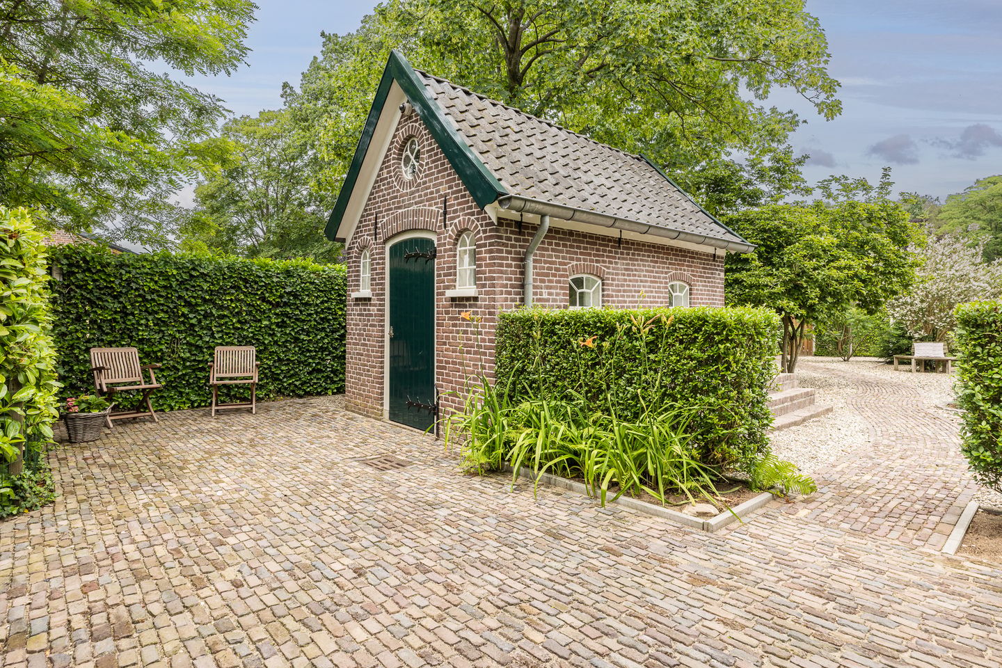 Completely Renovated Monumental Mansion with Two Independent Outbuildings in Forested Surroundings — 80