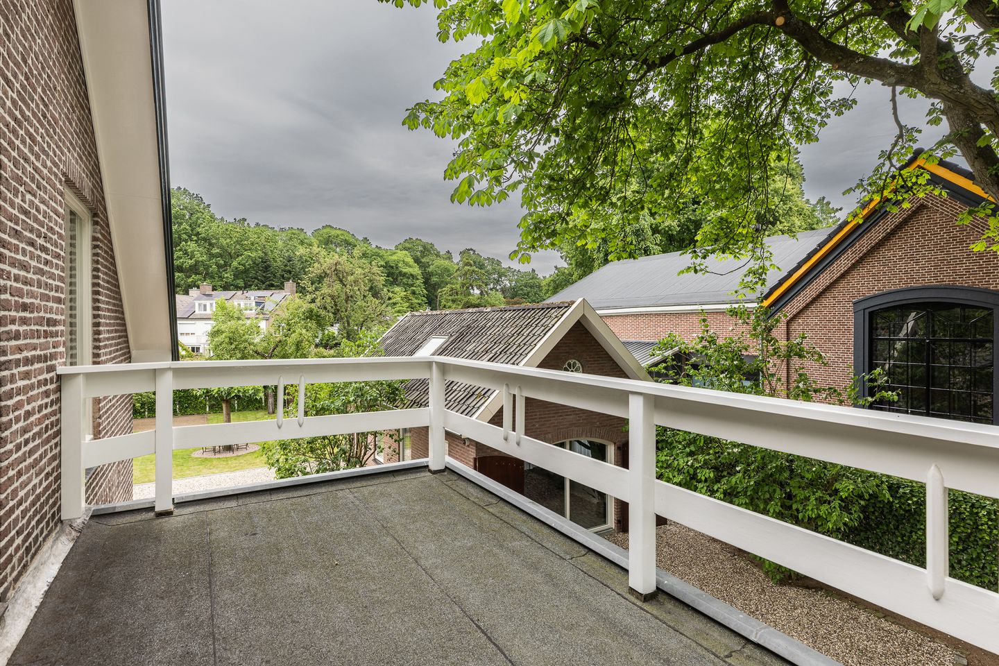 Completely Renovated Monumental Mansion with Two Independent Outbuildings in Forested Surroundings — 59