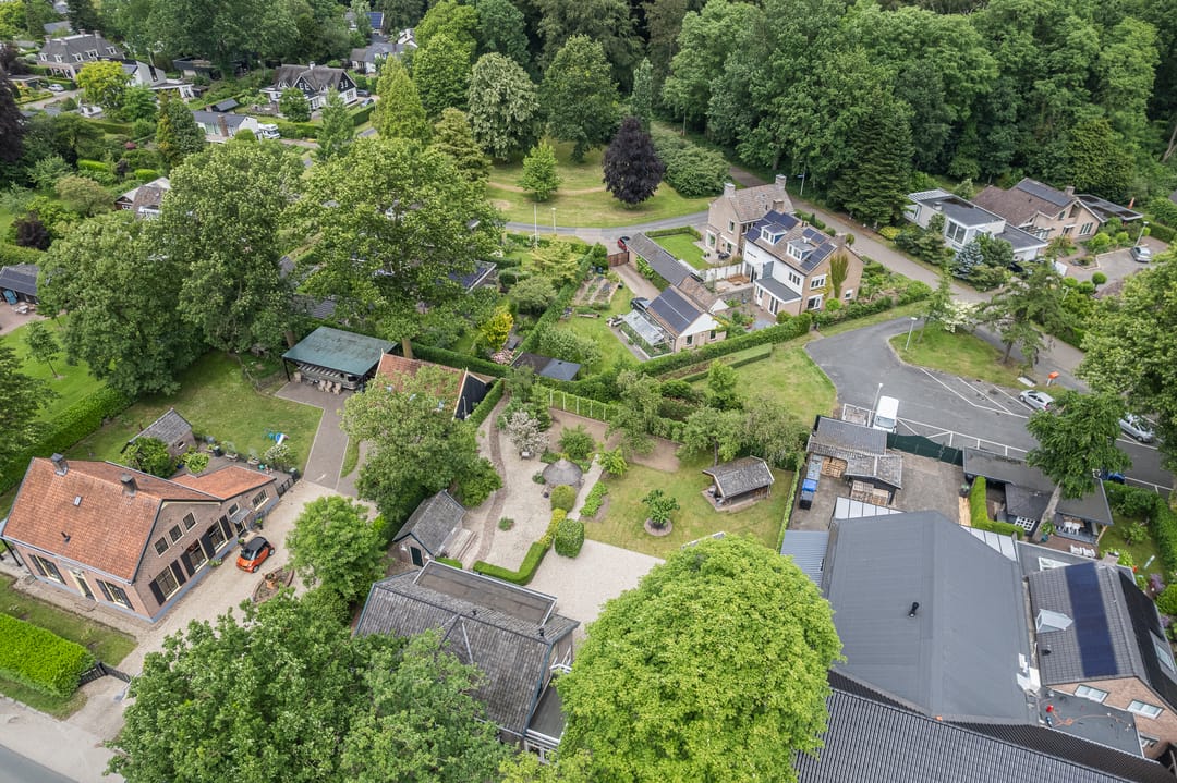 Completely Renovated Monumental Mansion with Two Independent Outbuildings in Forested Surroundings — 88