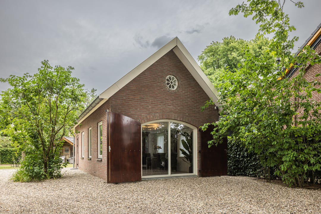 Completely Renovated Monumental Mansion with Two Independent Outbuildings in Forested Surroundings — 71
