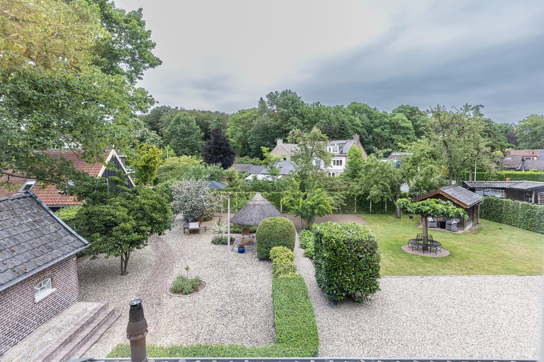 Completely Renovated Monumental Mansion with Two Independent Outbuildings in Forested Surroundings — 91