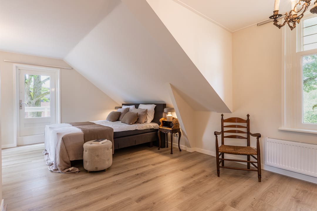 Completely Renovated Monumental Mansion with Two Independent Outbuildings in Forested Surroundings — 58