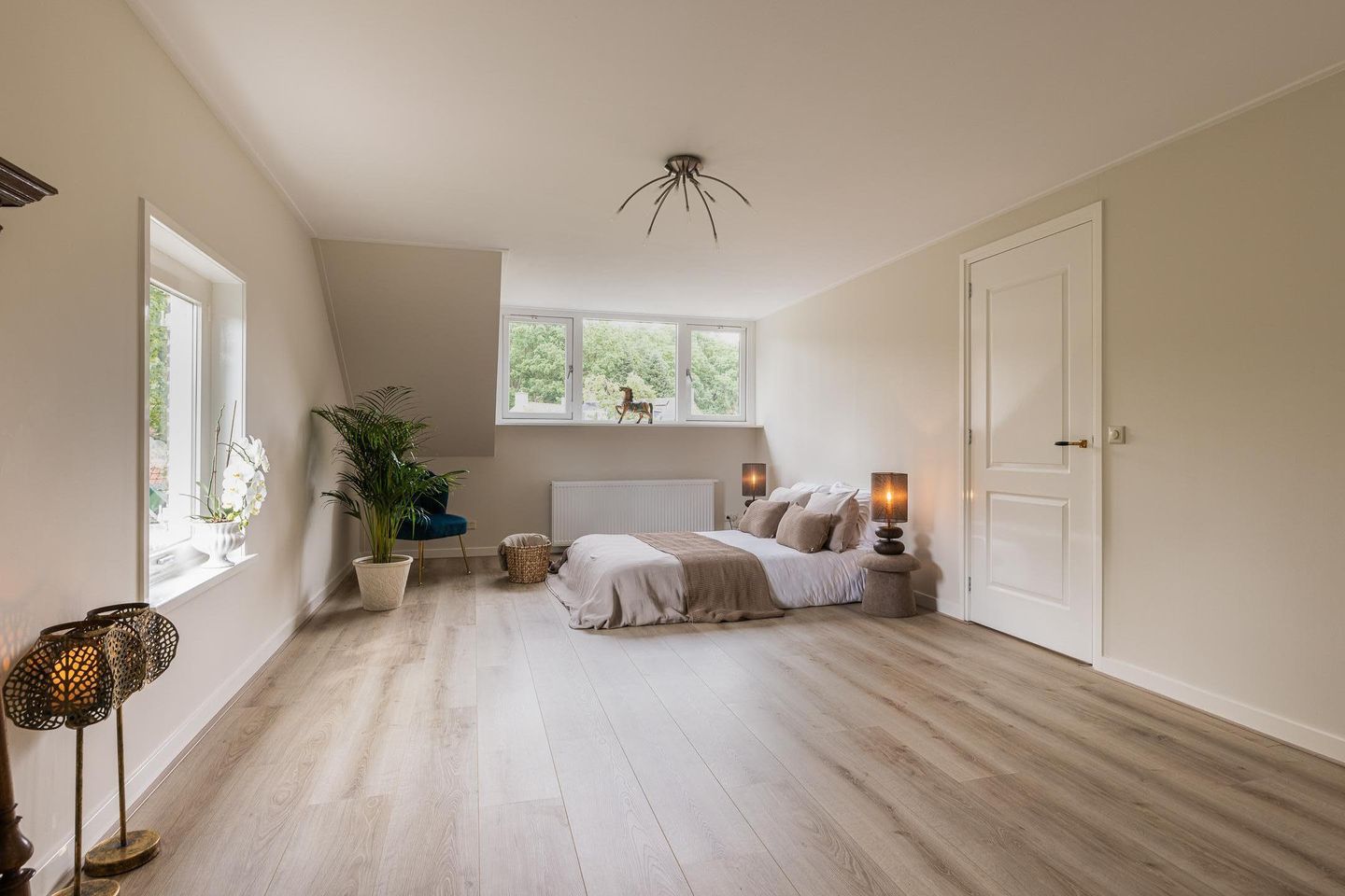 Completely Renovated Monumental Mansion with Two Independent Outbuildings in Forested Surroundings — 64