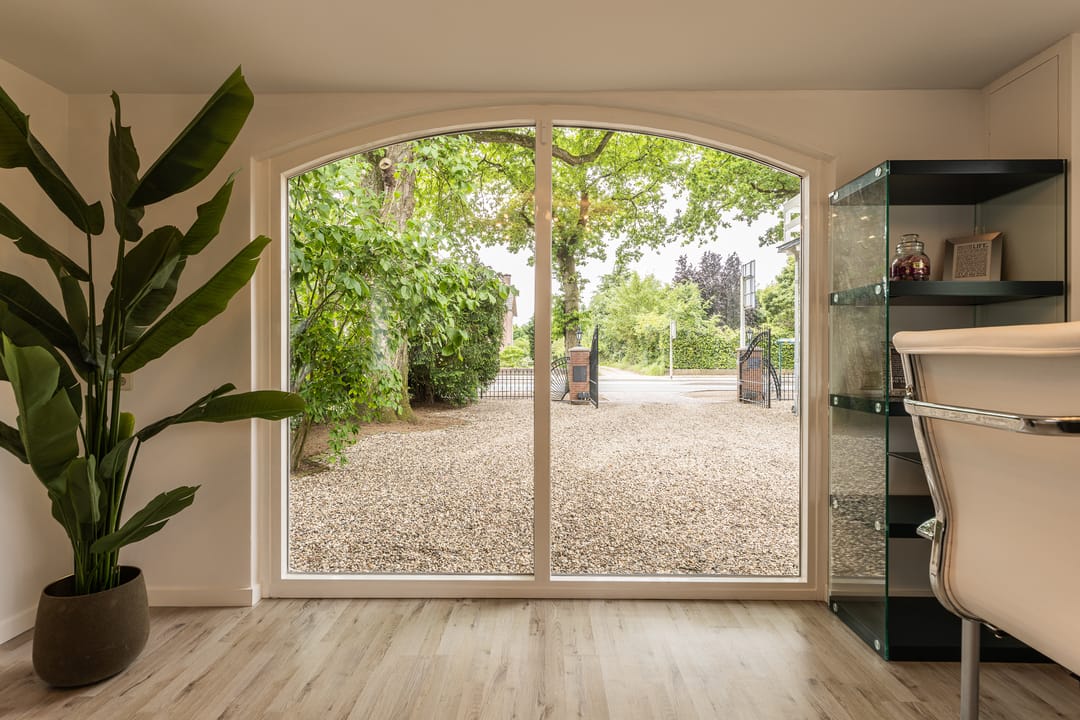 Completely Renovated Monumental Mansion with Two Independent Outbuildings in Forested Surroundings — 77