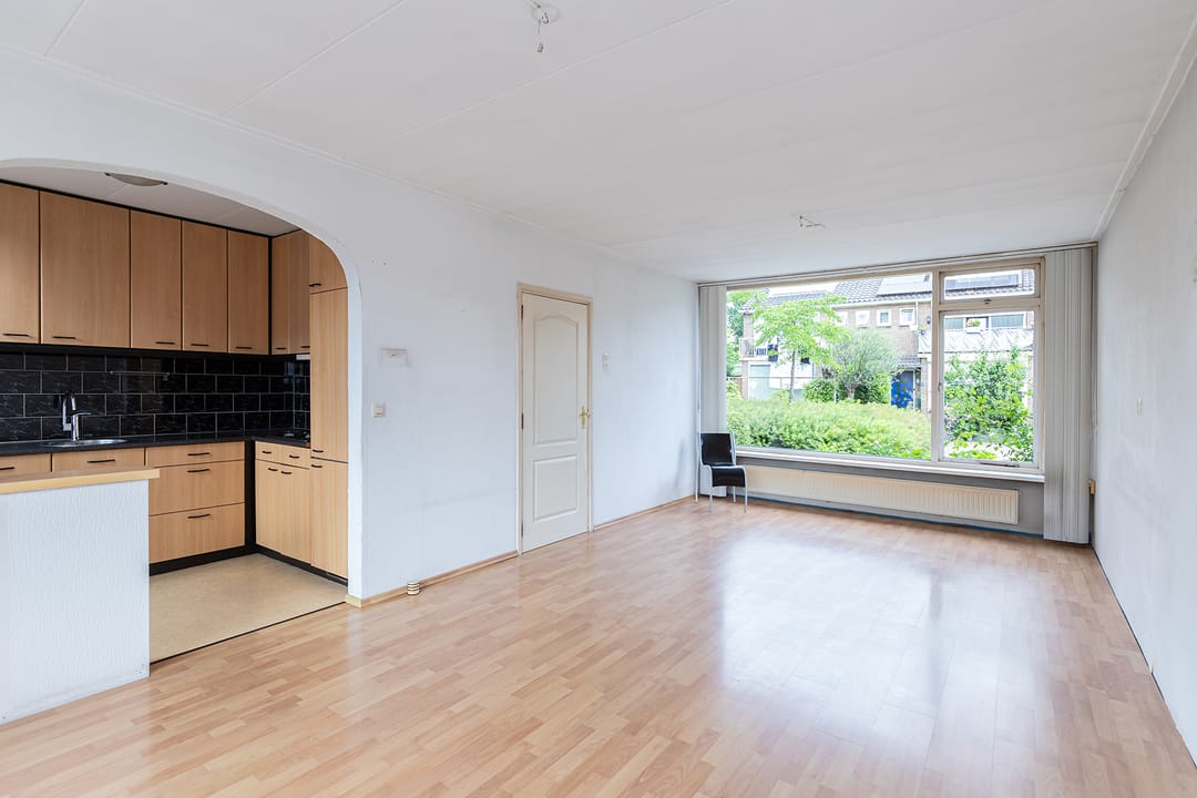 Starter Home with Sunny Southwest Garden in Quiet Papendrecht Neighborhood — 7