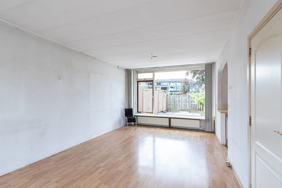 Starter Home with Sunny Southwest Garden in Quiet Papendrecht Neighborhood — 8