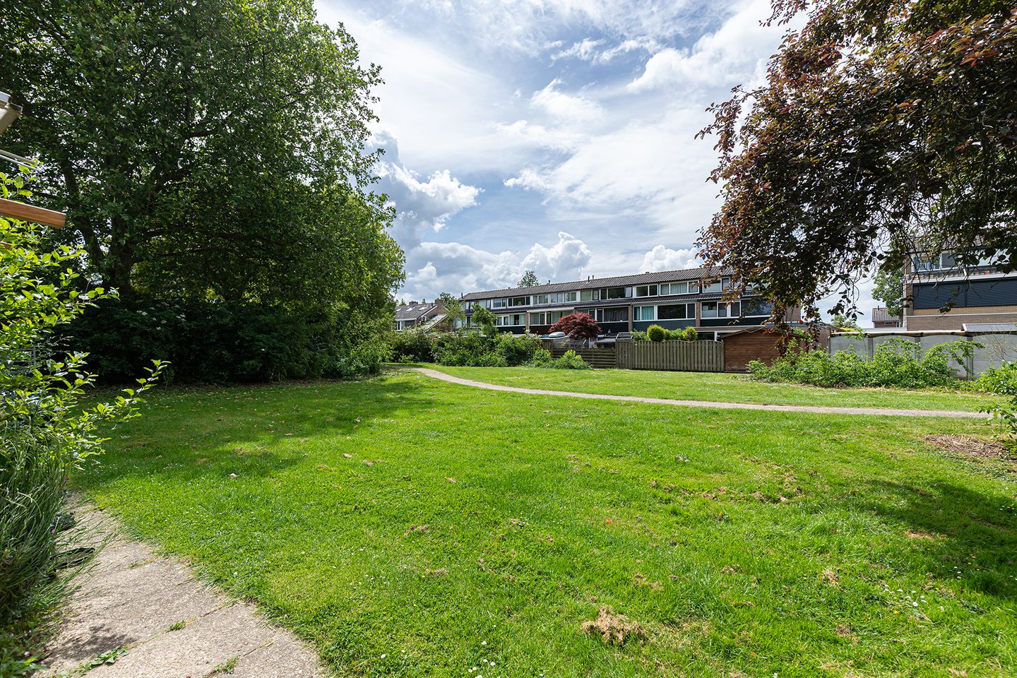 Starter Home with Sunny Southwest Garden in Quiet Papendrecht Neighborhood — 20