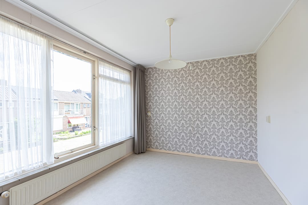 Starter Home with Sunny Southwest Garden in Quiet Papendrecht Neighborhood — 13