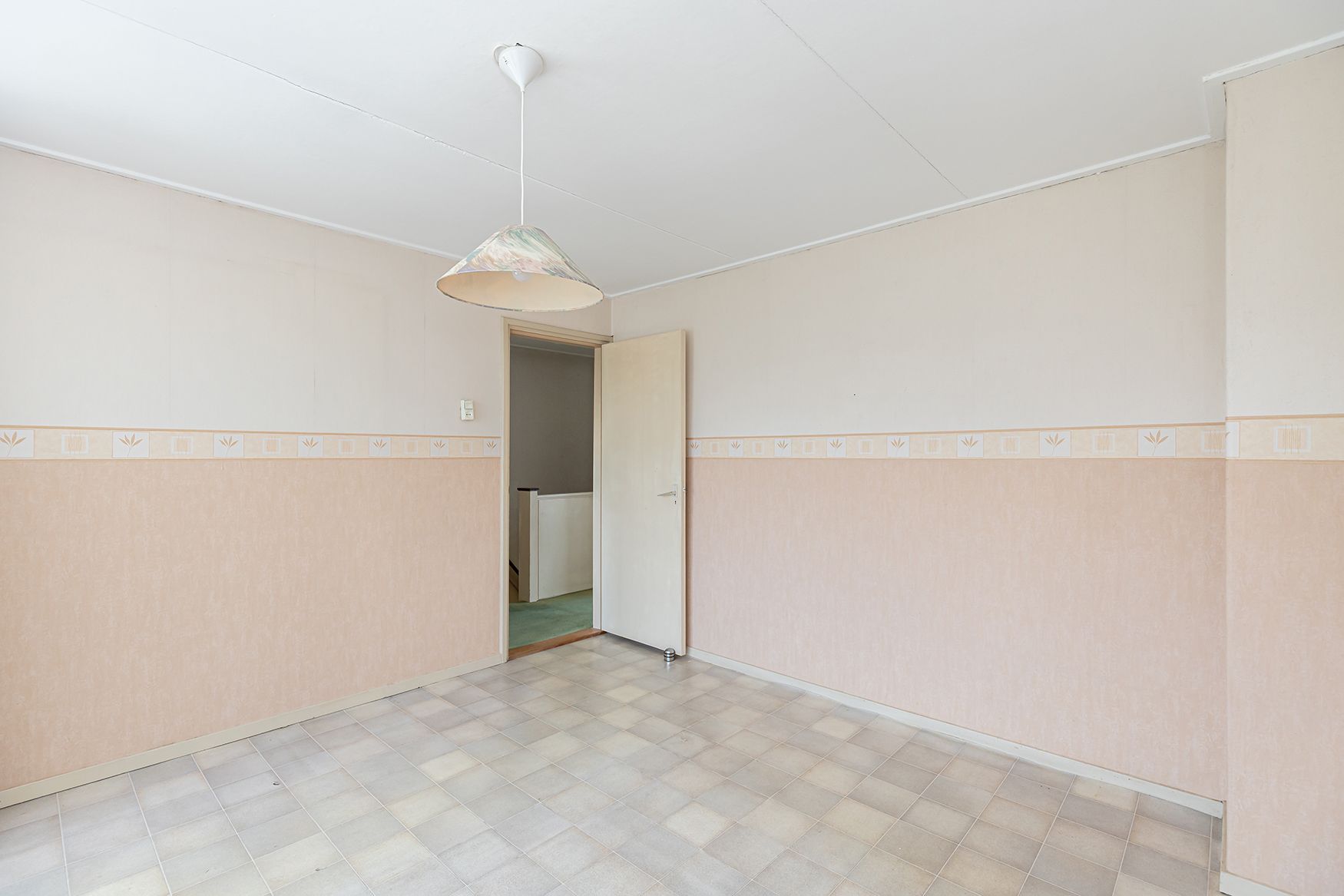 Starter Home with Sunny Southwest Garden in Quiet Papendrecht Neighborhood — 12
