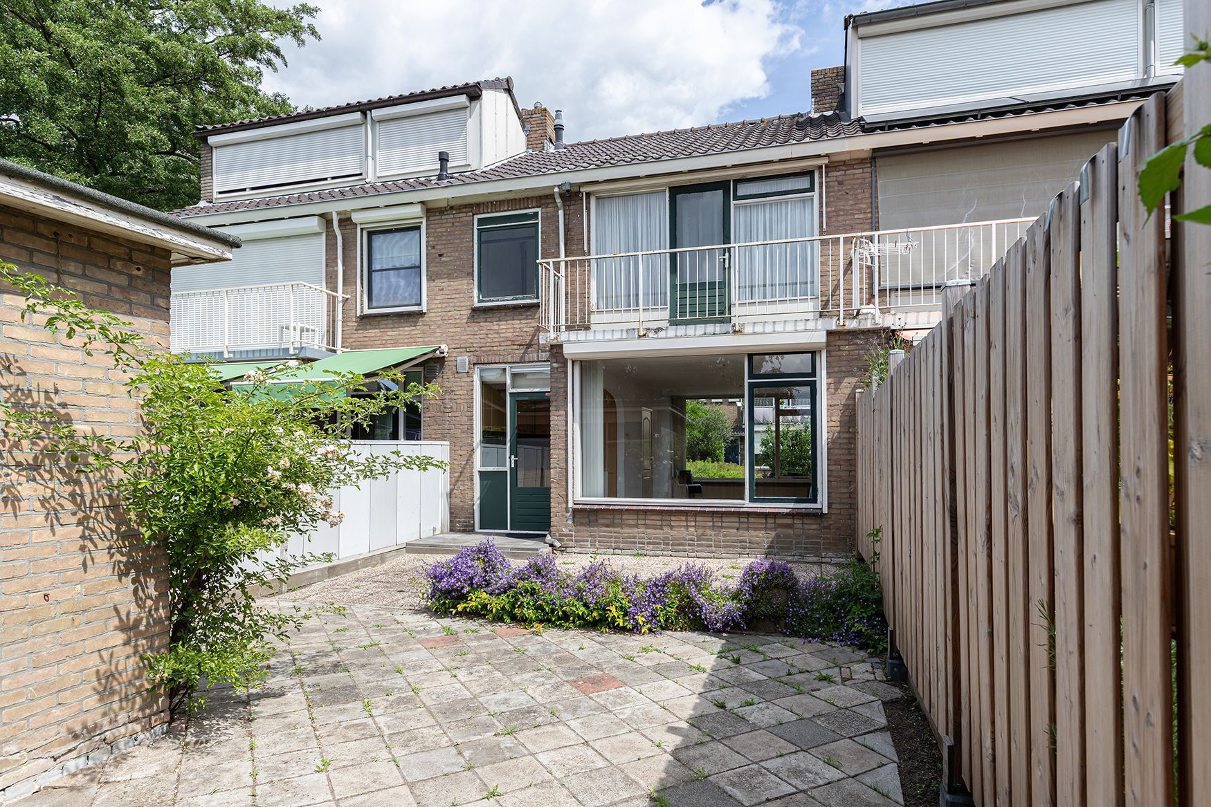 Starter Home with Sunny Southwest Garden in Quiet Papendrecht Neighborhood — 21