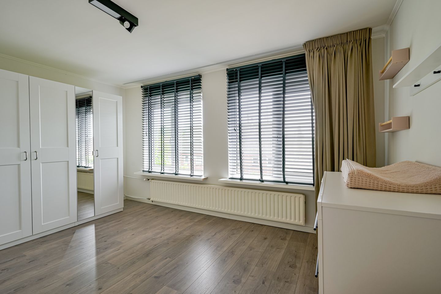 Waterfront Living with Panoramic IJsselmeer Views in Historic Medemblik — 40