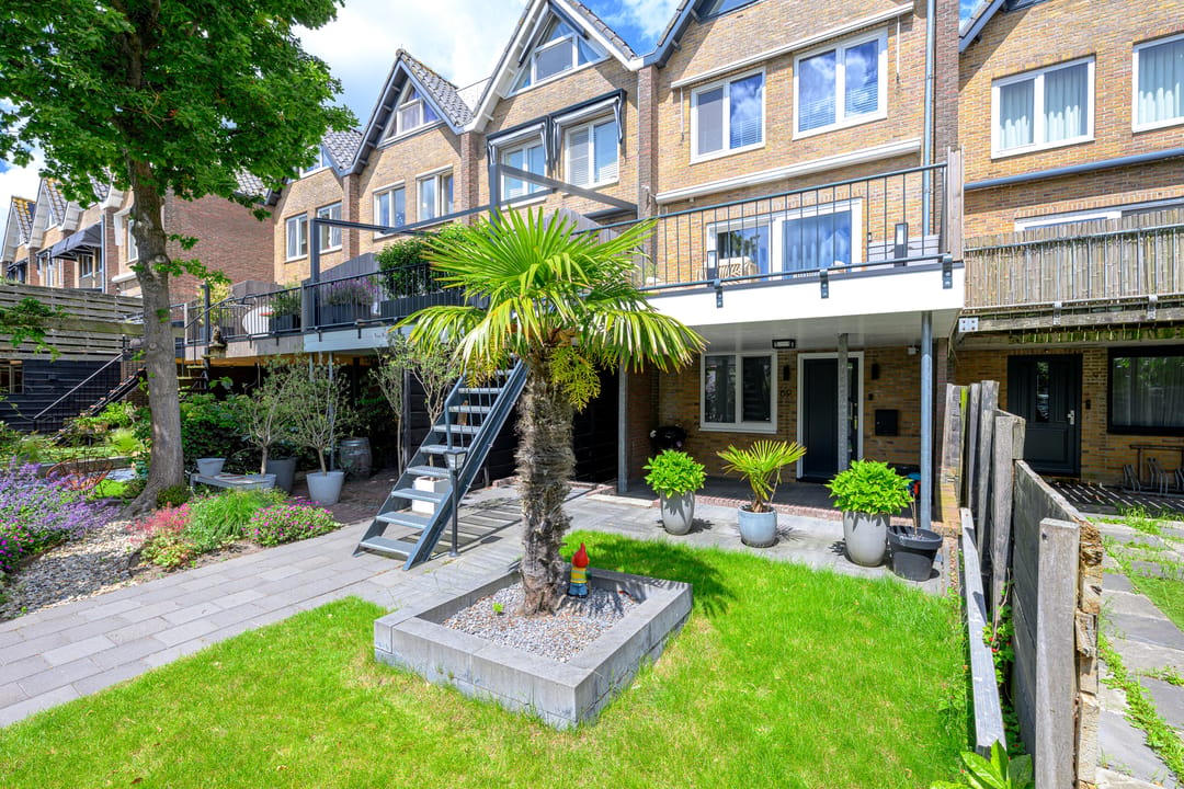 Waterfront Living with Panoramic IJsselmeer Views in Historic Medemblik — 16