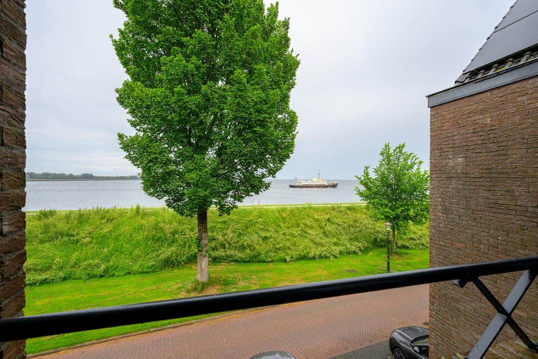 Waterfront Living with Panoramic IJsselmeer Views in Historic Medemblik — 37