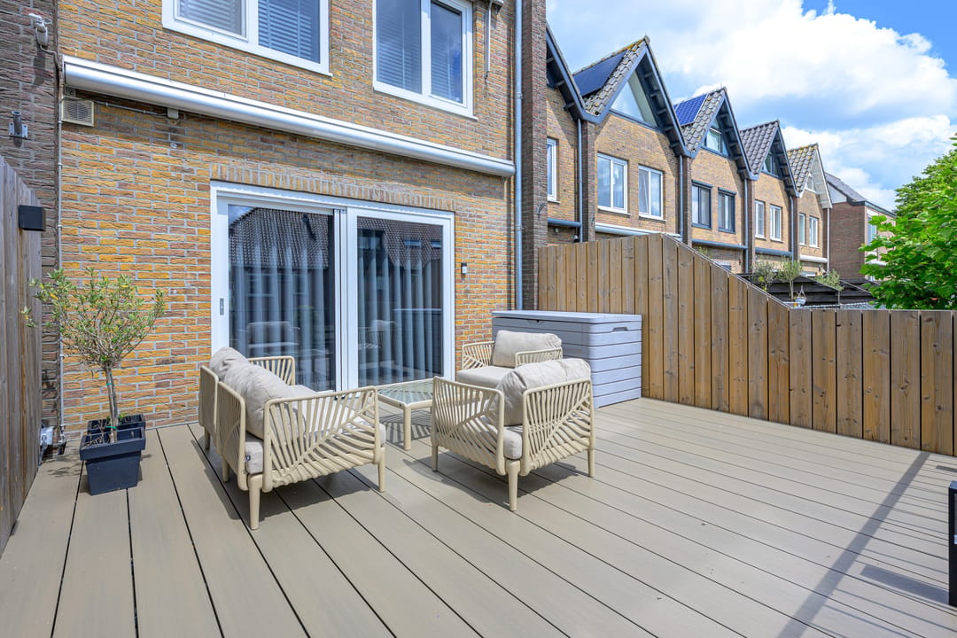 Waterfront Living with Panoramic IJsselmeer Views in Historic Medemblik — 32