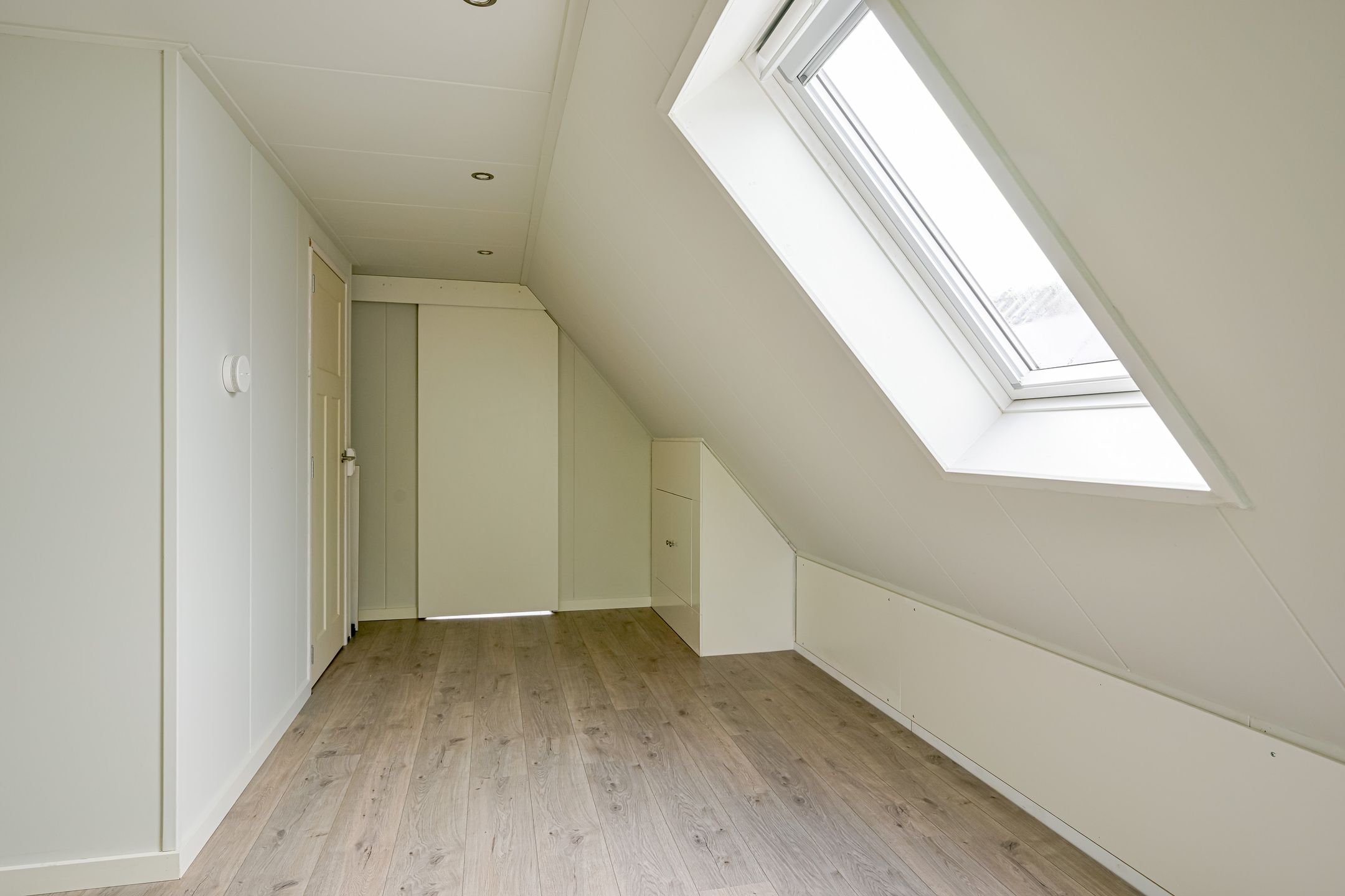 Waterfront Living with Panoramic IJsselmeer Views in Historic Medemblik — 48