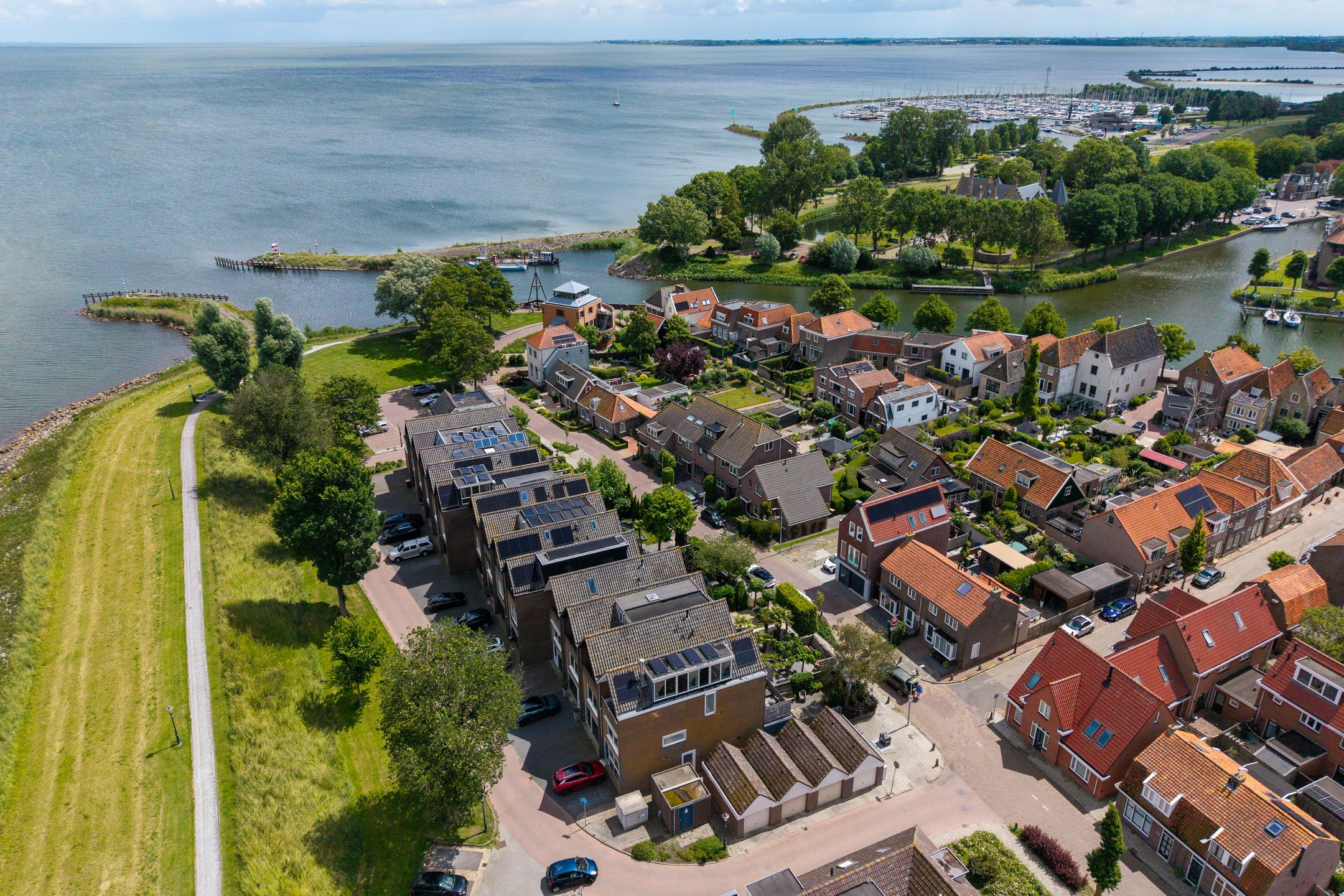 Waterfront Living with Panoramic IJsselmeer Views in Historic Medemblik — 66