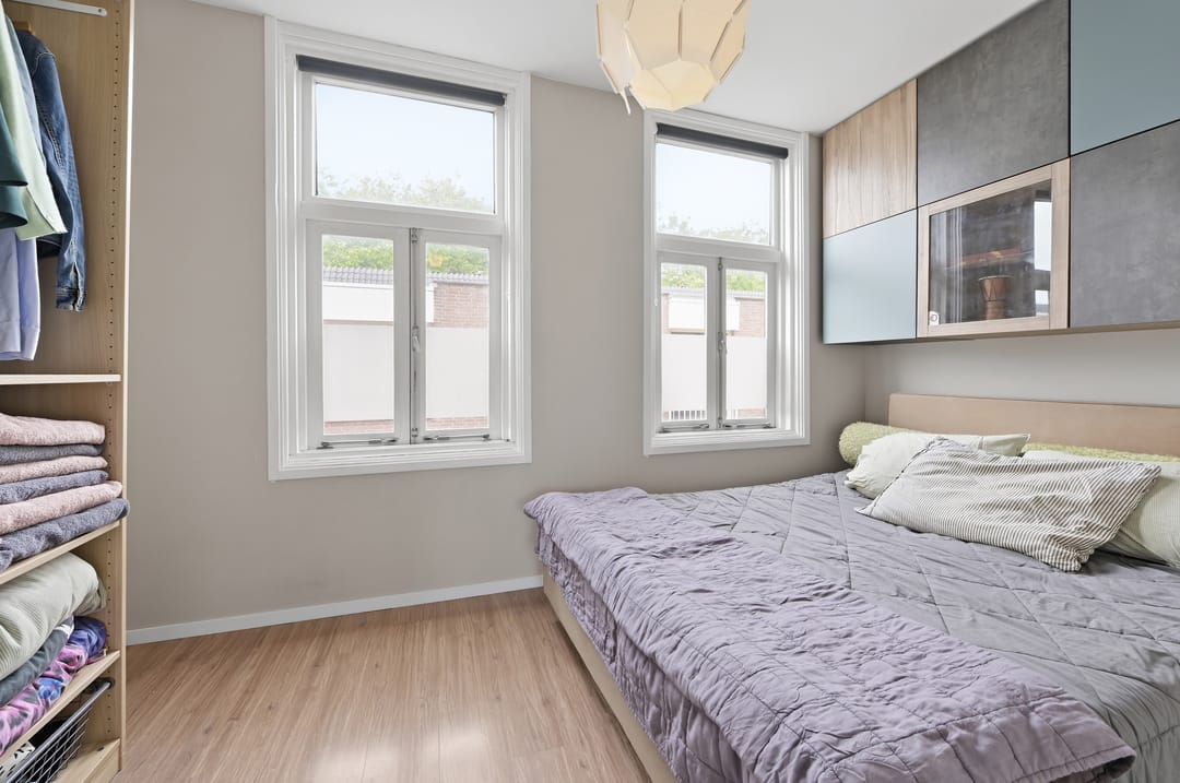 Spacious Renovated Townhouse in Historic Delft Center with Four Bedrooms and Two Bathrooms — 17