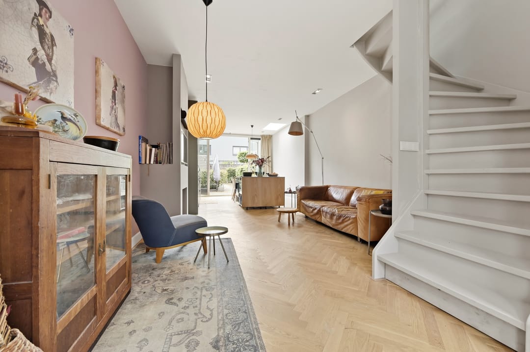 Spacious Renovated Townhouse in Historic Delft Center with Four Bedrooms and Two Bathrooms — 7