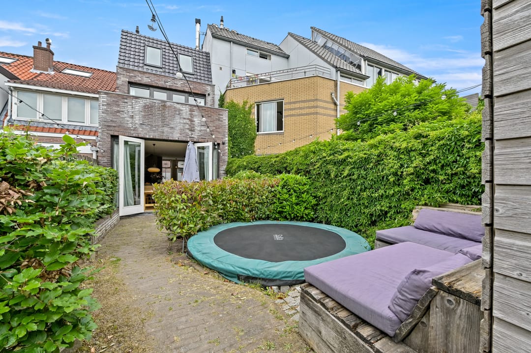 Spacious Renovated Townhouse in Historic Delft Center with Four Bedrooms and Two Bathrooms — 13
