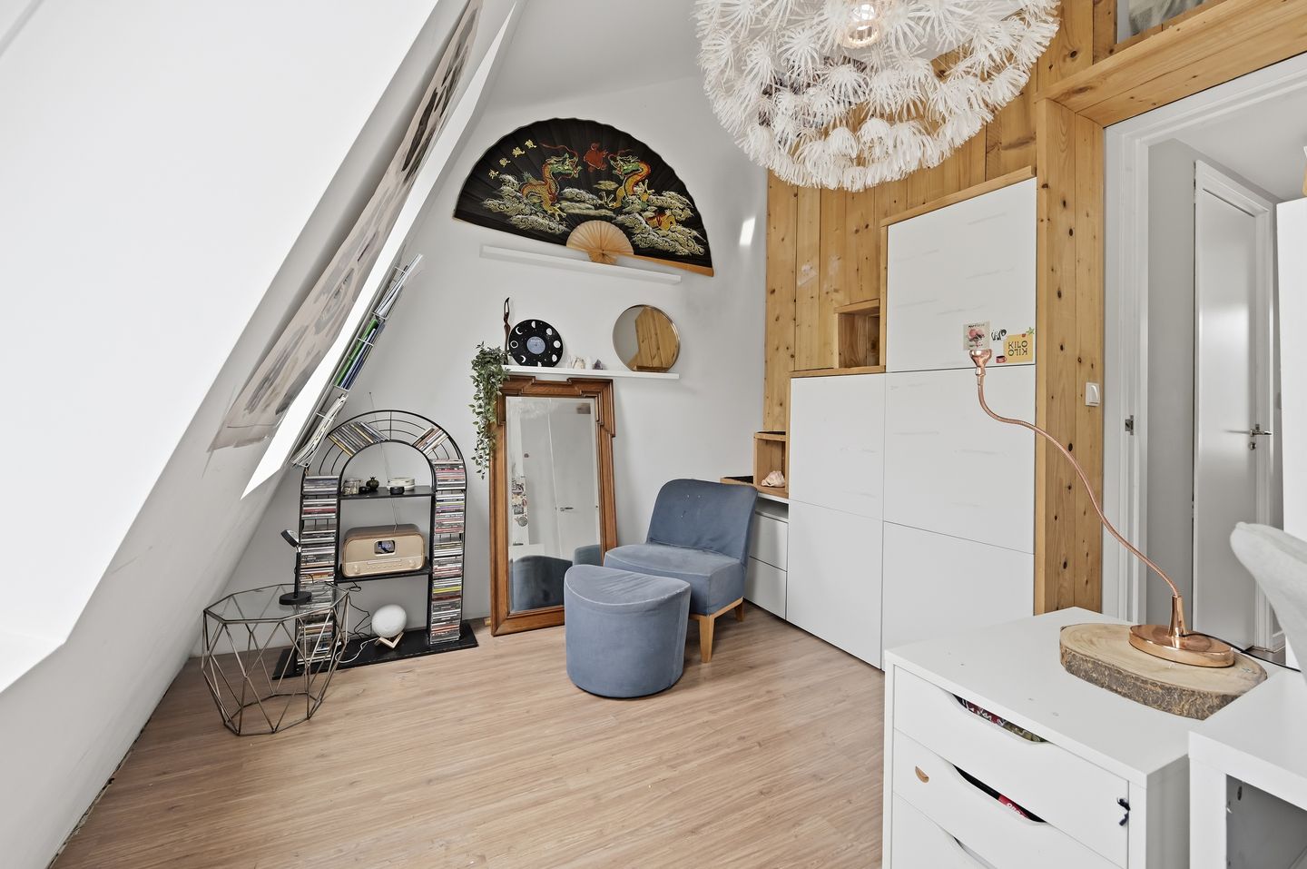 Spacious Renovated Townhouse in Historic Delft Center with Four Bedrooms and Two Bathrooms — 34