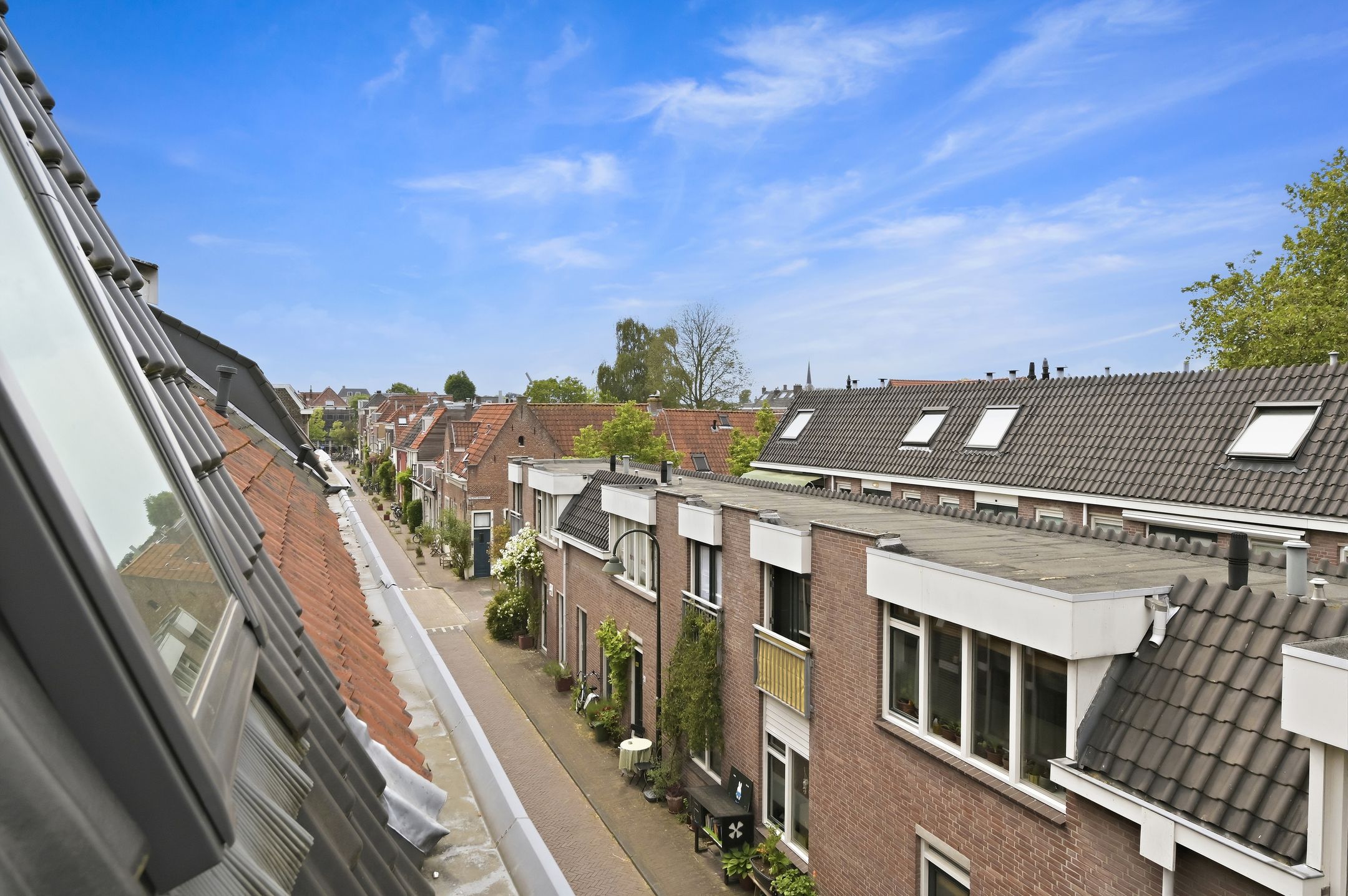 Spacious Renovated Townhouse in Historic Delft Center with Four Bedrooms and Two Bathrooms — 33