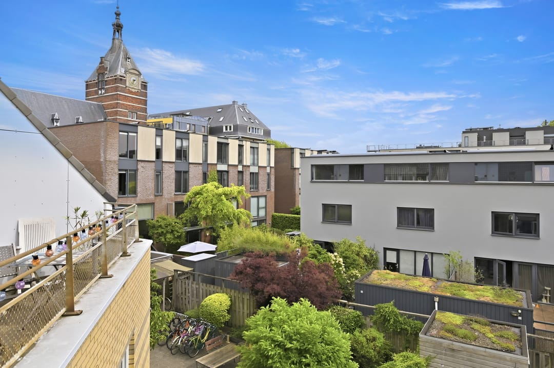 Spacious Renovated Townhouse in Historic Delft Center with Four Bedrooms and Two Bathrooms — 41