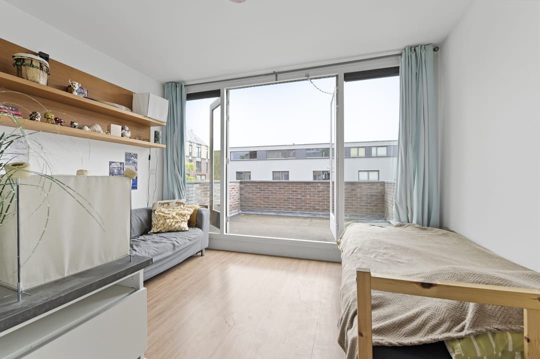 Spacious Renovated Townhouse in Historic Delft Center with Four Bedrooms and Two Bathrooms — 23